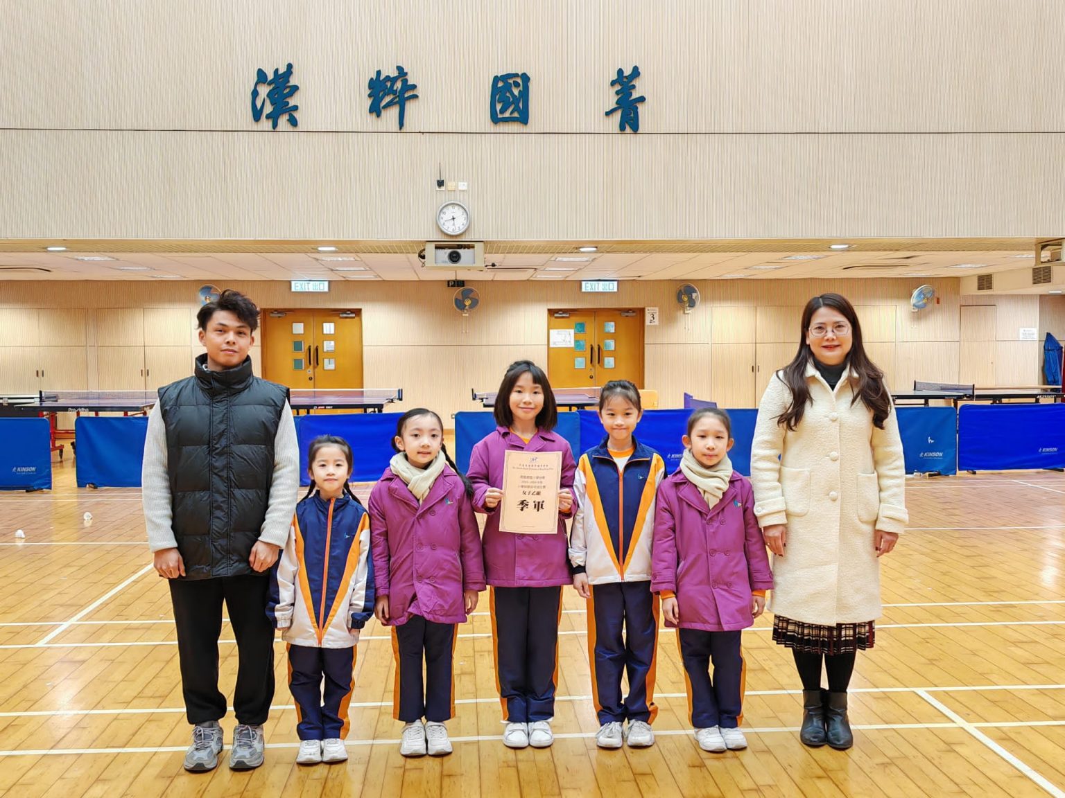 恭喜本校女子兵乒球隊在港島東區小學校際兵乒球比賽中獲得女子乙組季軍!