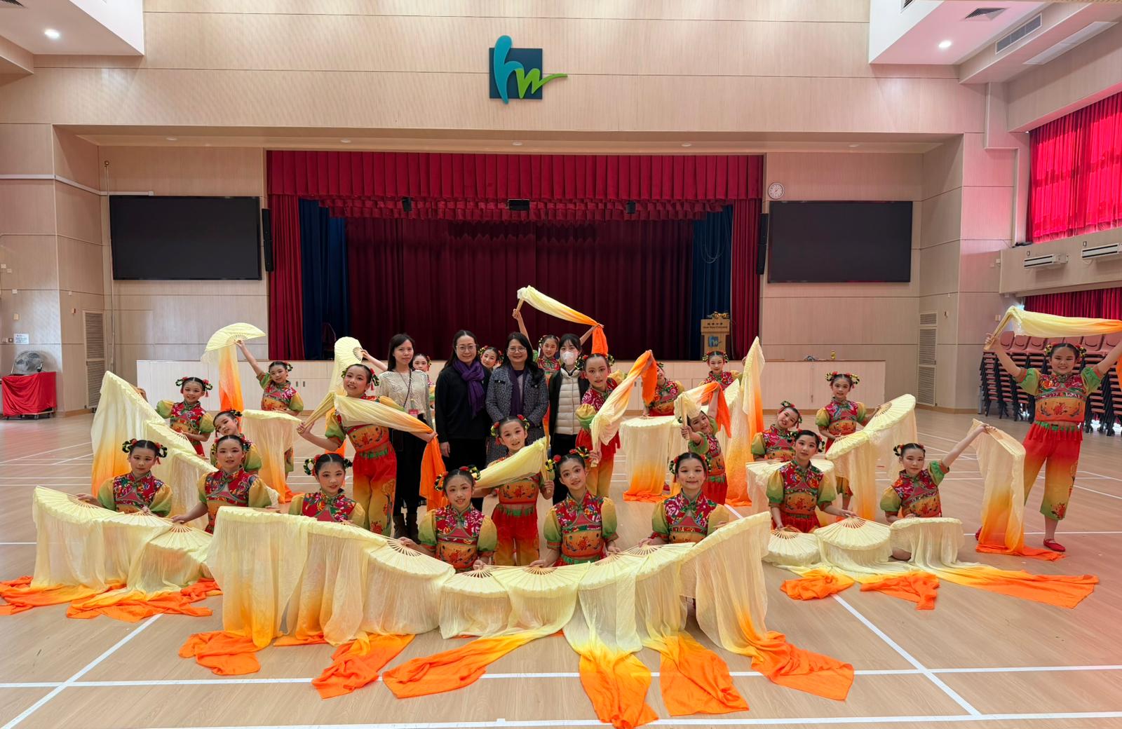 恭喜本校高小中國舞於第62屆學校舞蹈節獲得優等獎!